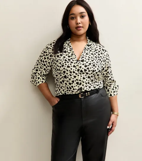 Women's Plus Size White Heart Print Shirt Curves
