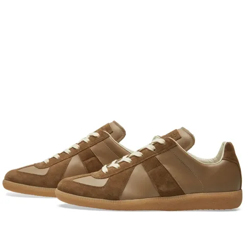 22 Replica Low Sneaker