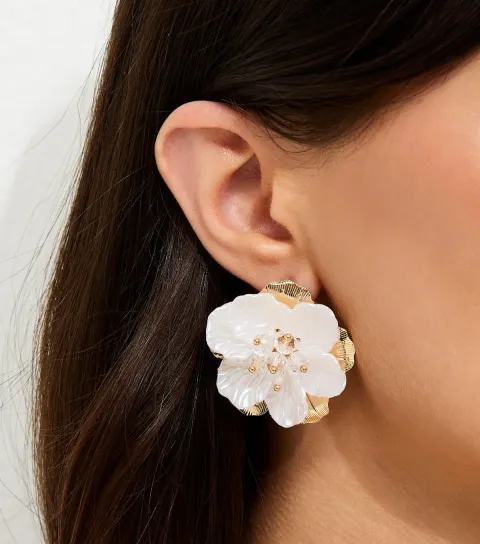 Cream Gold Tone Faux Pearl Flower Stud Earrings