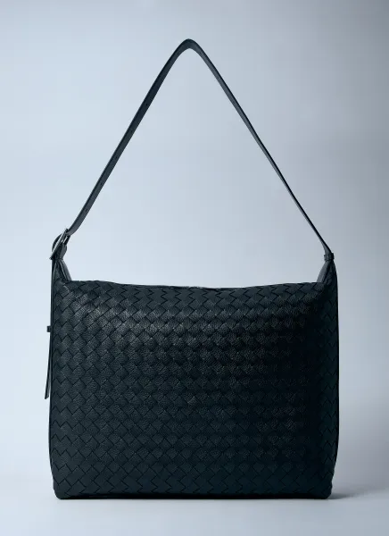Medium Traveler Shoulder Bag