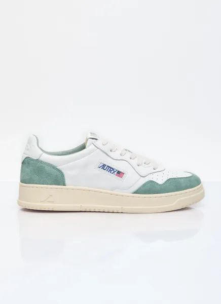 Medalist Low Top Sneakers