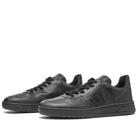 V-10 Cwl Basketball Sneaker