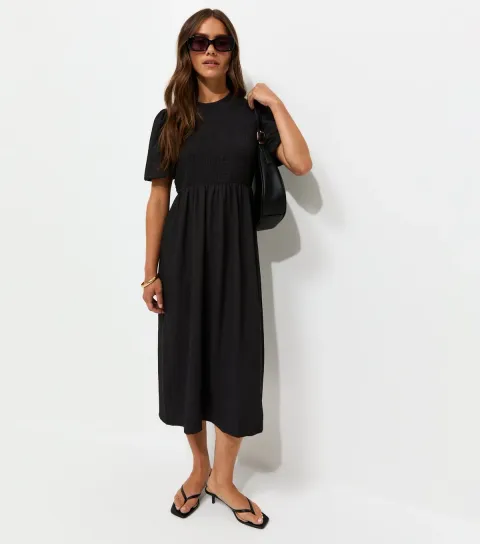 Women's Petite Black Woven Texture Shirred Bodice Midi Dress