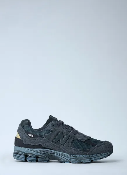 2002R Sneakers