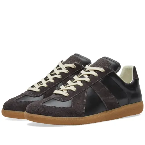22 Replica Low Sneaker