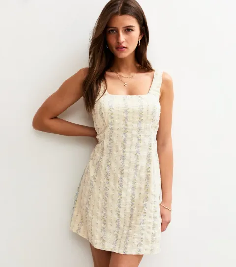 New Look Women's White Ditsy Print Seersucker Mini Shift Dress