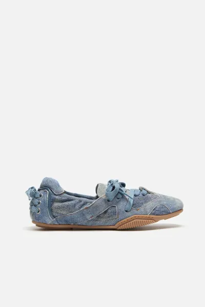 Lace-up leather shoes