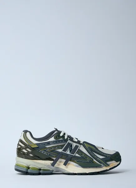 1906A Sneakers