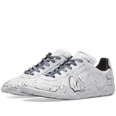 22 Replica Low Cracked Sneaker