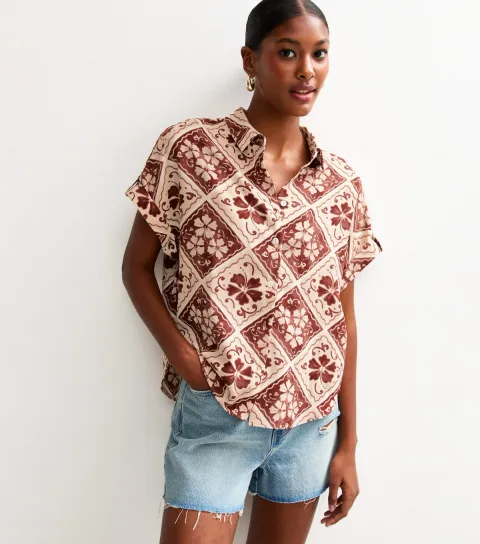 Women's Brown Hibiscus Tile Print Short Sleeve Resort Shirt