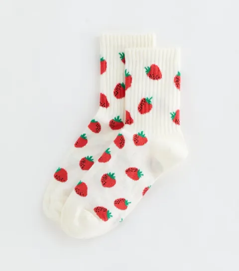 Cream Strawberry Pattern Tube Ankle Socks