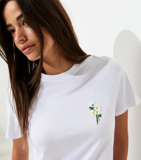 New Look Women's White Cotton Floral Embroidered T-Shirt