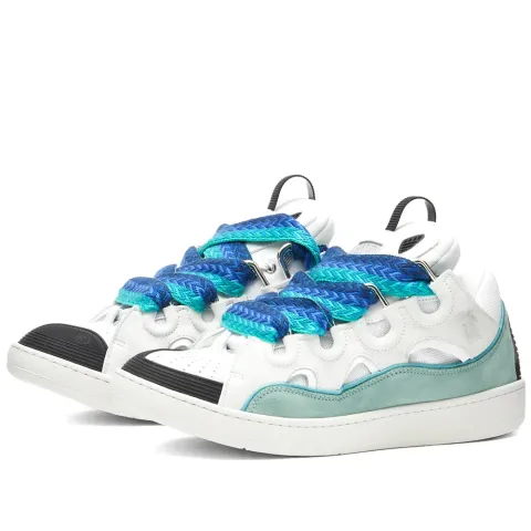 Sneakers Curb