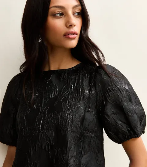 Women's Black Floral Jacquard Short Sleeve Top