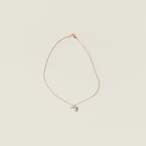 Metal necklace with pendant