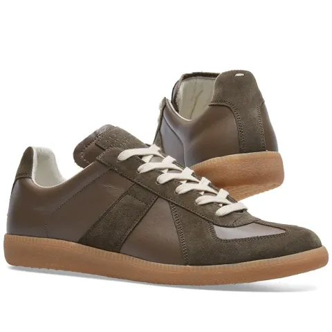 22 Replica Low Sneaker