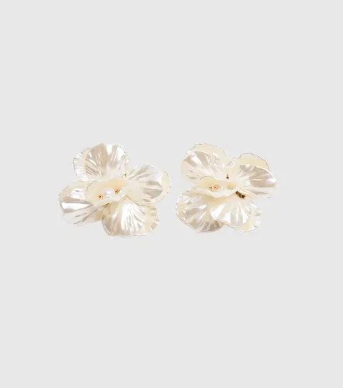 Cream Faux Pearl Flower Stud Earrings