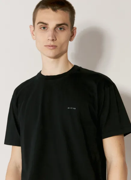 Leon T-Shirt