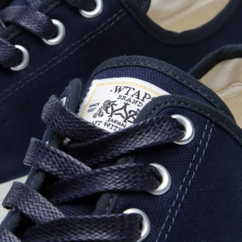 Canvas Sneaker