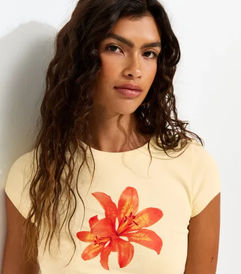 Women's Light Yellow Cotton Rich Tiger Lily Print Baby Tee T-Shirt