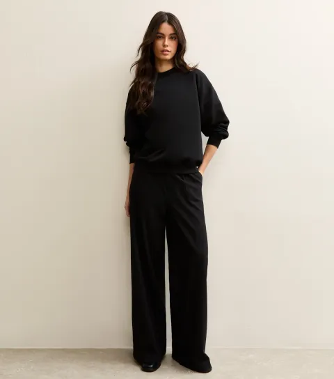 New Look Women's Black Relaxed Fit Crew Neck Sweatshirt