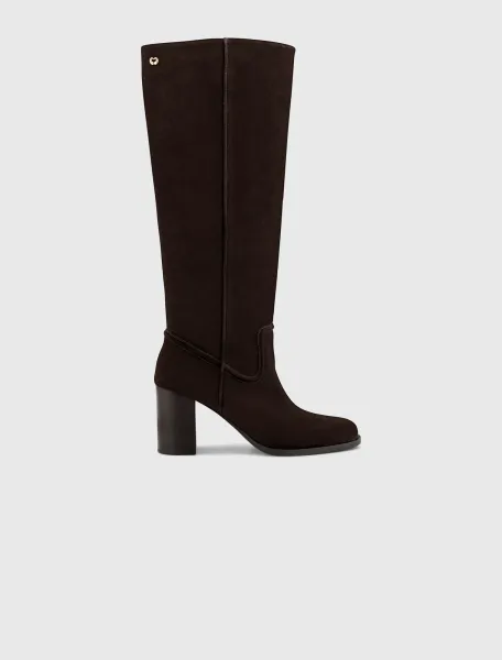 Heeled suede boots