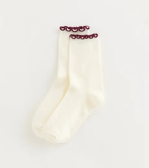 Cream Contrast Frilly Trim Socks
