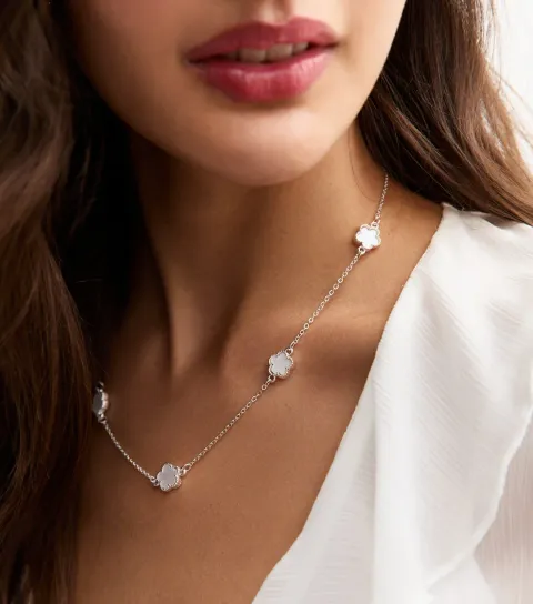 New Look Silver Tone Flower Necklace