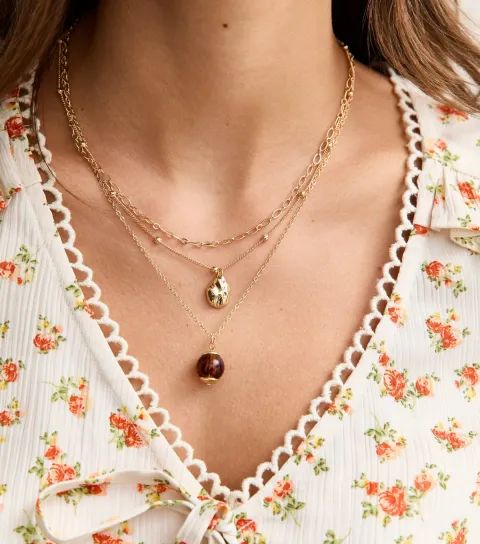 Gold Tone Triple Layer Hammered Pendant Necklace