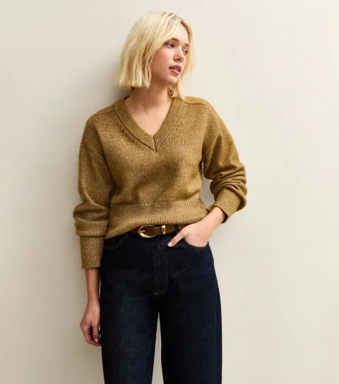 New Look Women's Light Khaki Cropped V-Neck Knitted Jumper