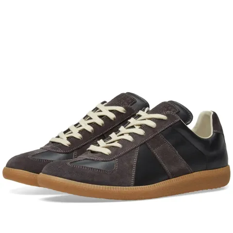 22 Classic Replica Sneaker