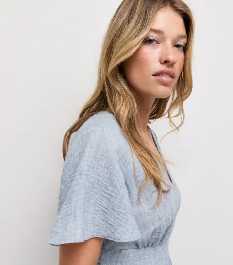 Women's Light Blue Crinkle Texture Frill Sleeve V Neck Midi Dress