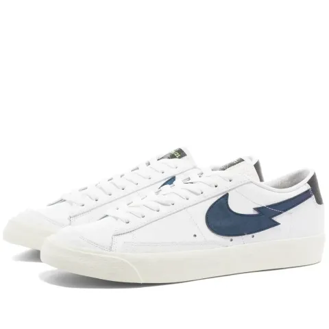 Blazer Low 77