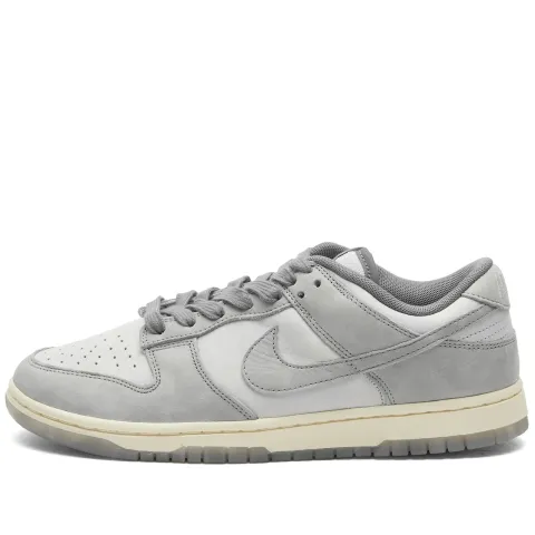 W Dunk Low