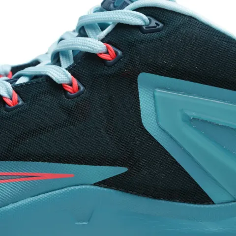 Max LeBron XI Low