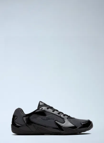 Momentum Sneaker