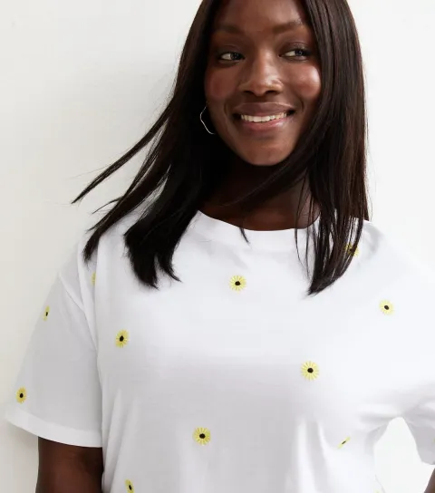 Women's Plus Size White Daisy Embroidered Boxy T-shirt Curves