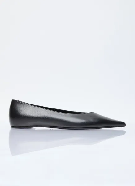 The Asymmetric Ballerinas