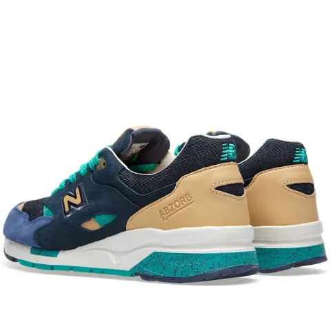 x Social Status CM1600SS 'Winter in the Hamptons'