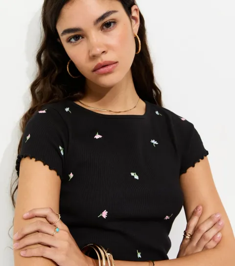 Women's Black Floral Embroidered Short Sleeve T-Shirt