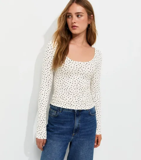 Women's Cream Ditsy Floral Long Sleeve Scoop Neck Top