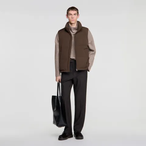 Sleeveless zipped puffer jacket