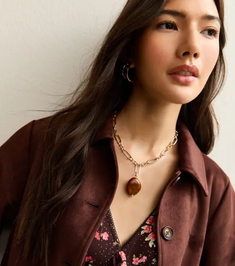 Gold Tone Resin Pendant Chain Necklace