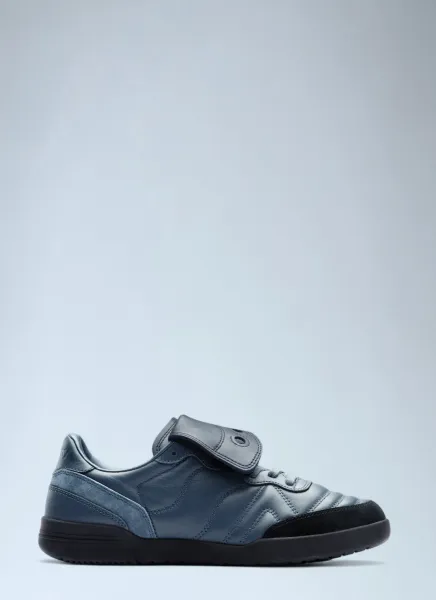 586i Sneakers