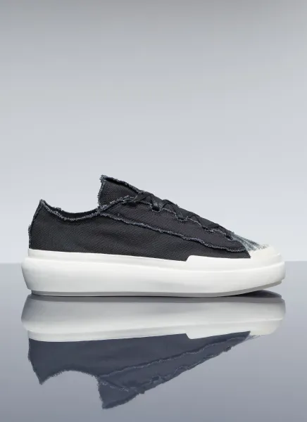 Nizza Low Top Sneakers