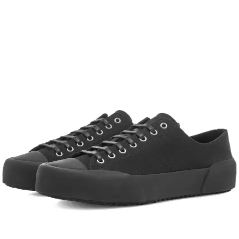 Canvas Low Sneaker