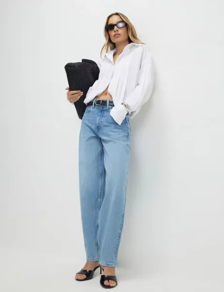 River Island Mid Rise Barrel Leg Jeans Light Blue