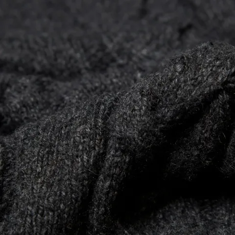 Shackle Rollneck