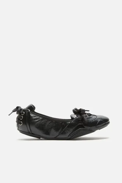 Lace-up leather shoes