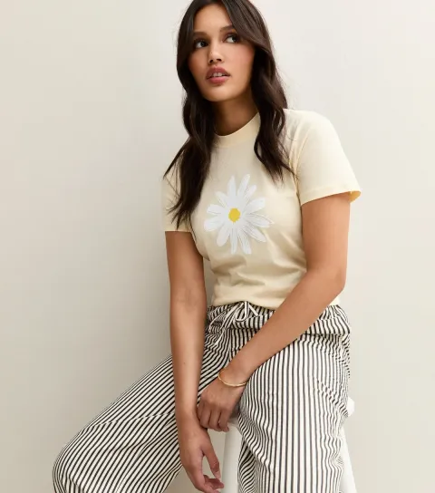 Women's Yellow Daisy Print T-Shirt